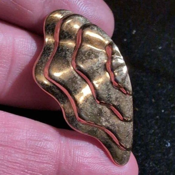 Vintage 1980s Avon Enchanted Wings Butterfly Fairy Wings Gold Tone Pierced - Picture 1 of 6